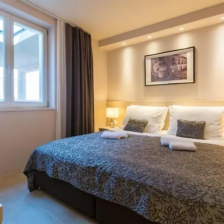 1 Bedroom Beach Front Apartment In Molunat *