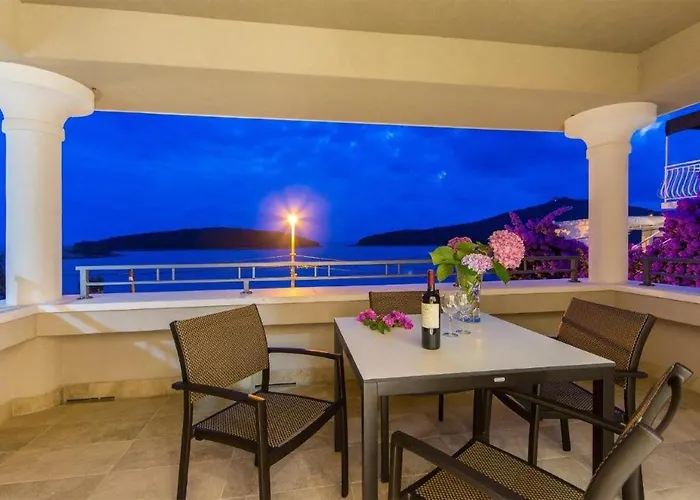 1 Bedroom Gorgeous In Apartment *